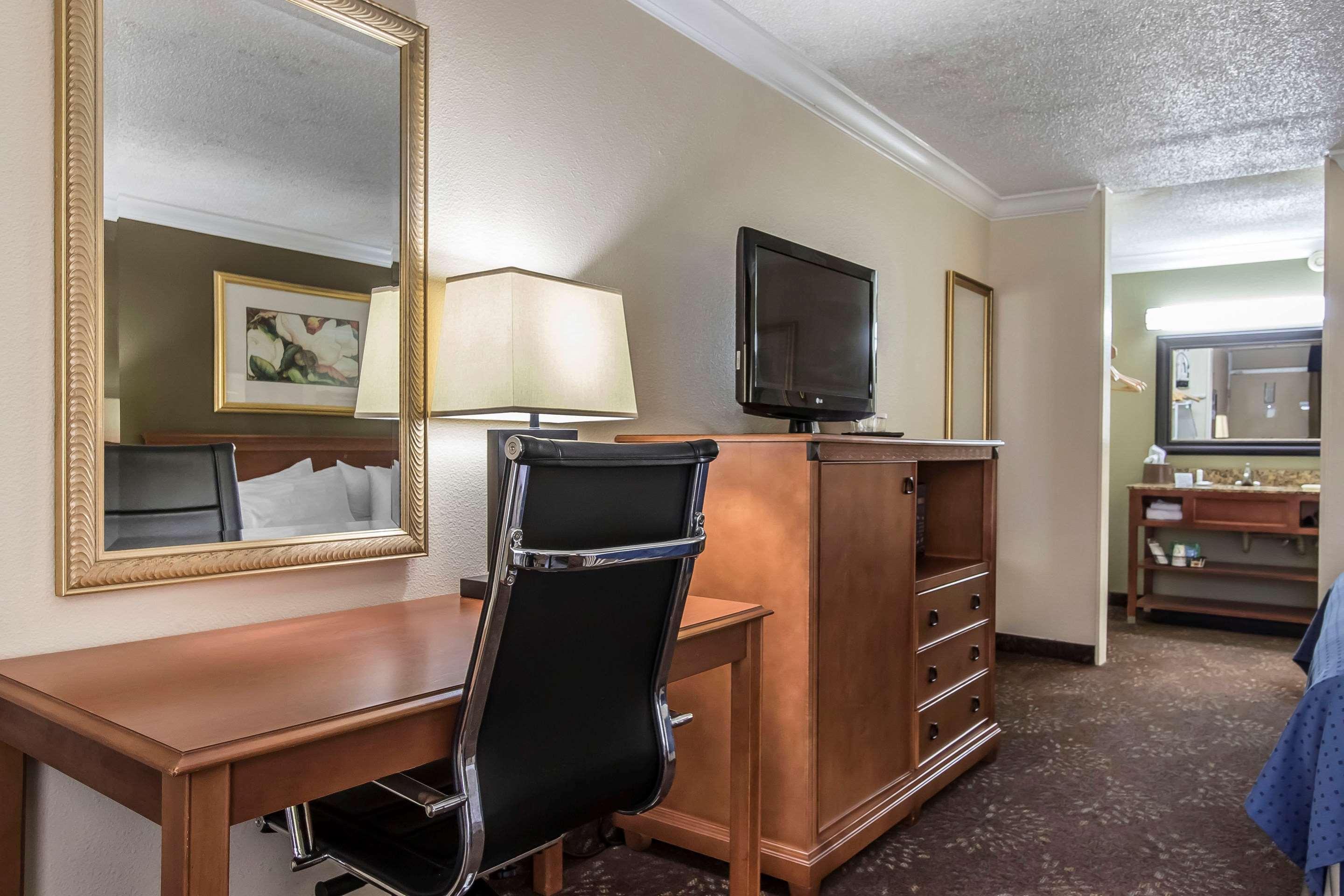 Clarion Inn Морган-Сити Экстерьер фото